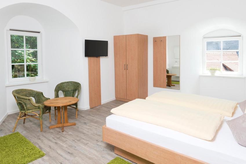 Hotel Garni BURG WALDENSTEIN Rudersberg Exteriör bild